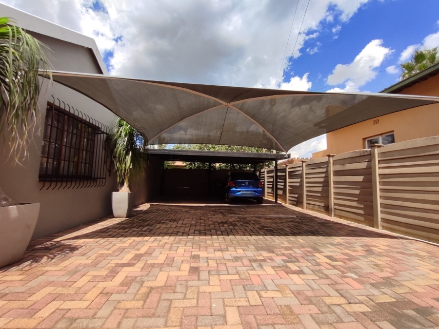 5 Bedroom Property for Sale in Stilfontein Ext 4 North West